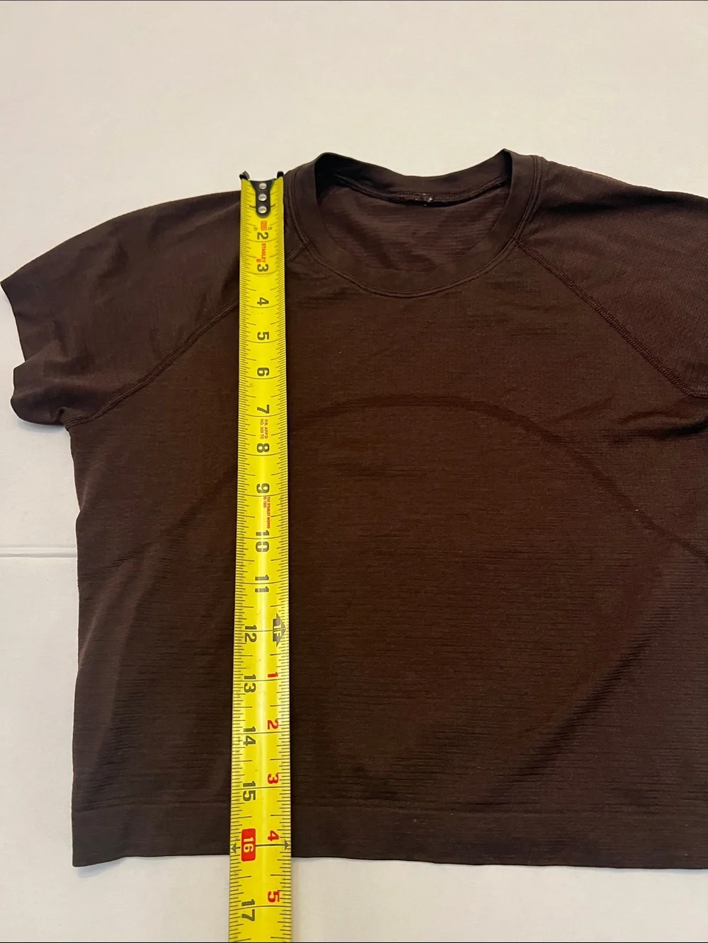 LULULEMON BROWN SHORT SLEEVED CROP WORKOUT TOP SIZE SMALL